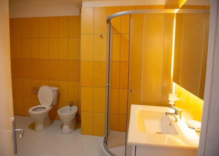 Lulu - Olive Golem (Tirana)