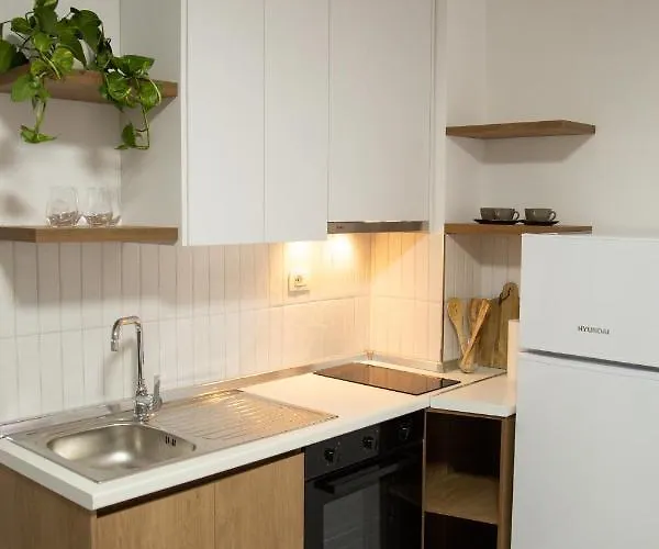 Lulu - Olive * Golem (Tirana)