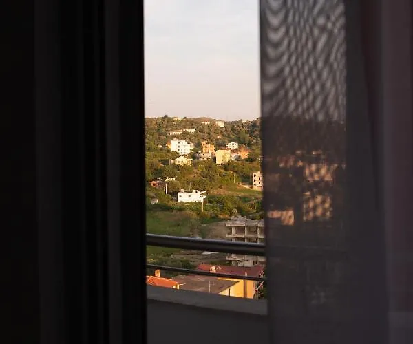 Lulu - Olive * Golem (Tirana)